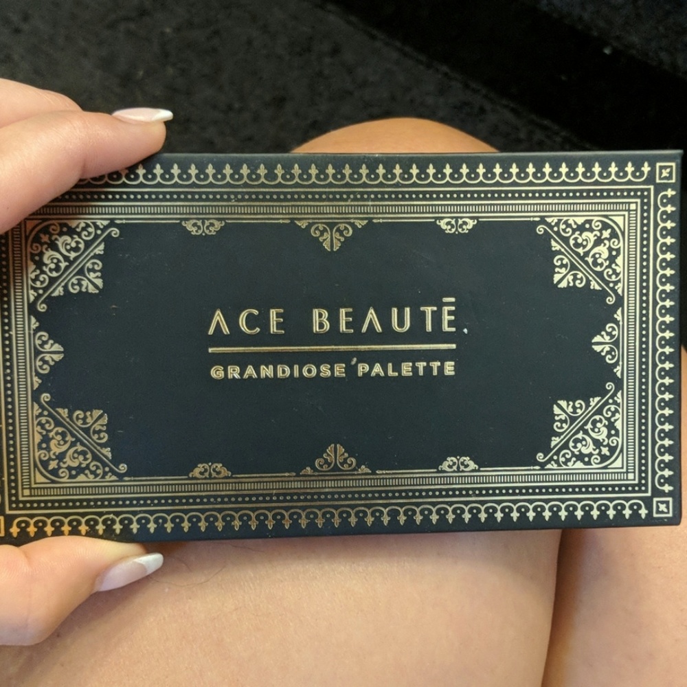 Ace beaute eye shadow palette